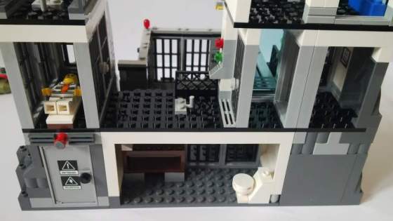 14Szokes-a-bortonszigetrol-LEGO-CITY-60130.jpg