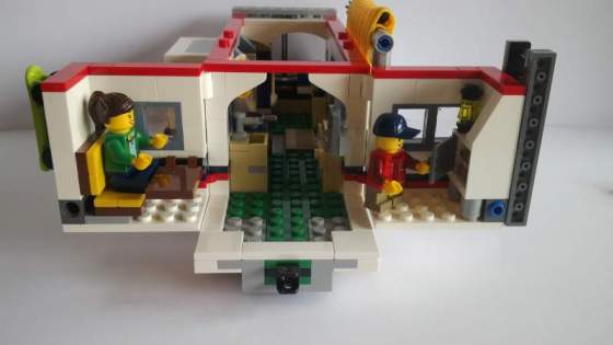 24Kirandulas-a-termeszetben-LEGO-CREATOR-31052.jpg