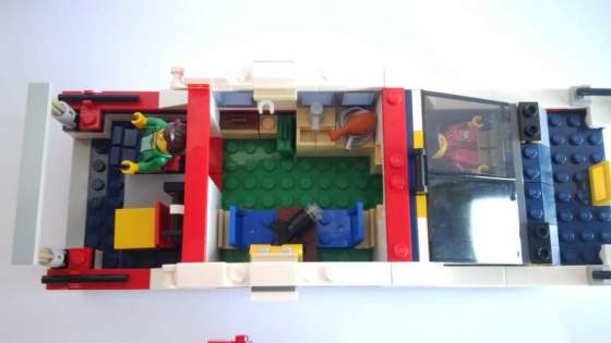 10Kirandulas-a-termeszetben-LEGO-CREATOR-31052.jpg