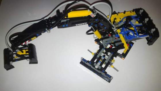 10Volvo-EW160e-rakodógep-LEGO-TECHNIC-42053.jpg