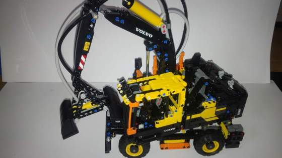 11Volvo-EW160e-rakodógep-LEGO-TECHNIC-42053.jpg