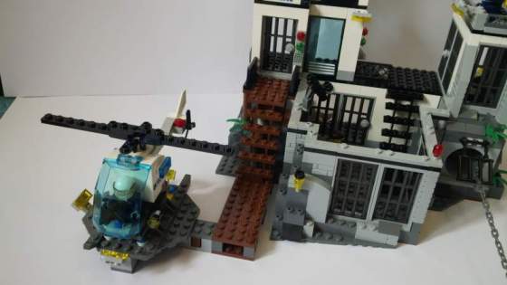 12Szokes-a-bortonszigetrol-LEGO-CITY-60130.jpg