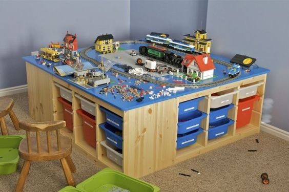 Persze sokszor egy asztal is megteszi LEGO város építésére