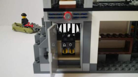 16Szokes-a-bortonszigetrol-LEGO-CITY-60130.jpg