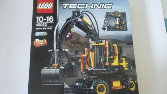 1Volvo-EW160e-rakodógep-LEGO-TECHNIC-42053.jpg