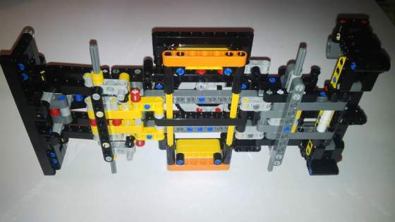 7Volvo-EW160e-rakodógep-LEGO-TECHNIC-42053.jpg