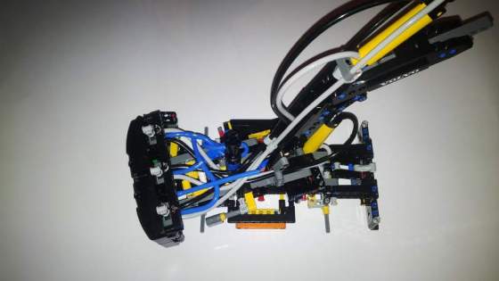9Volvo-EW160e-rakodógep-LEGO-TECHNIC-42053.jpg
